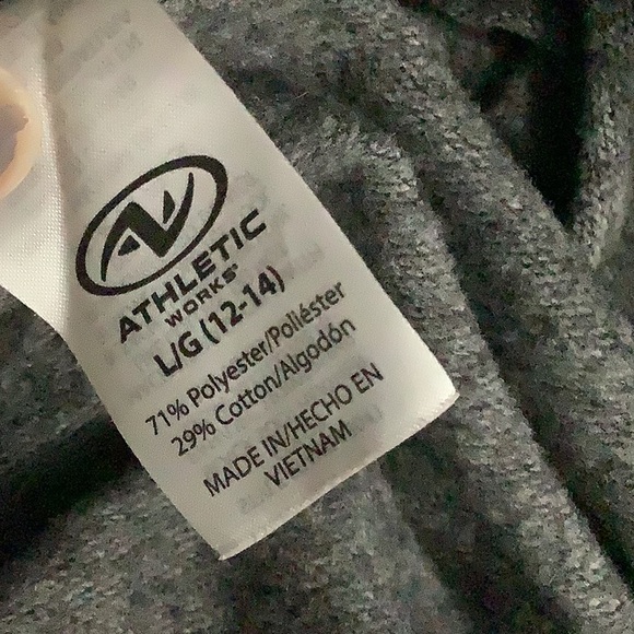 Women’s athletic works sweater size large - Picture 4 of 5